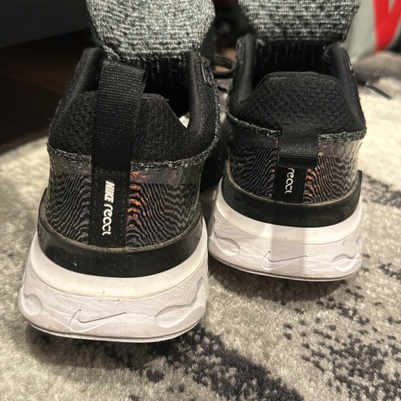 Women’s Nike React Infinity Run Size 8
Black with a holographic design - Picture 8 of 9